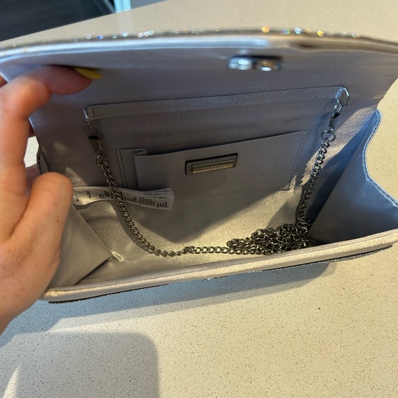 Geaven crossbody clutch, Aldo. Used once for wedding!purchased $60 CAD. $25 obo - Picture 3 of 5